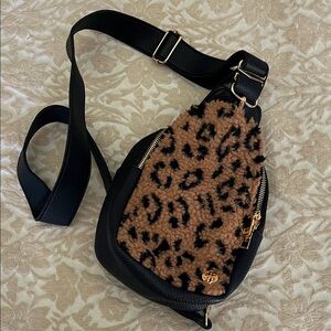 Simple Southern Leopard Print Crossbody Bag EUC